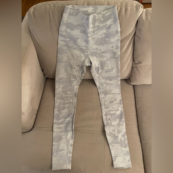 Lululemon Camo Leggings Size 6 - Picture 1 of 3